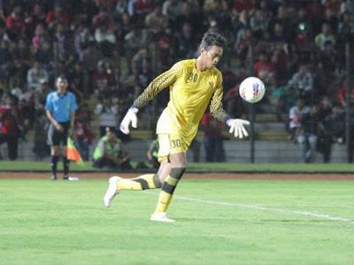 Butuh Biaya Berobat, Kiper Timnas U-23 Jual Jersey Timnasnya!